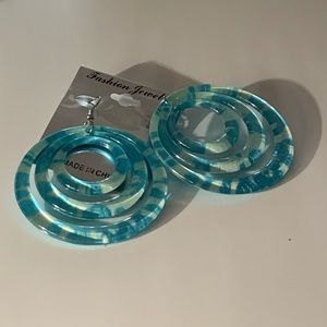 Triple Acrylic Floral Earrings. NWT